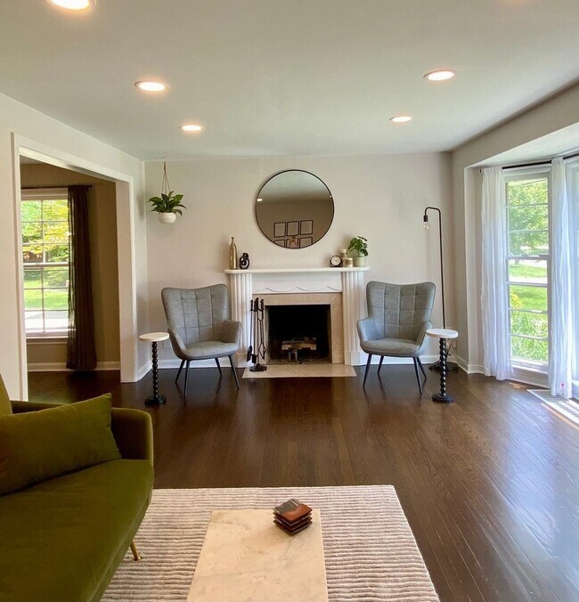 Building Photo - 4 Bedroom Single Family Home in University...