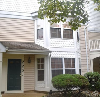 Building Photo - 225 Tulip Ln