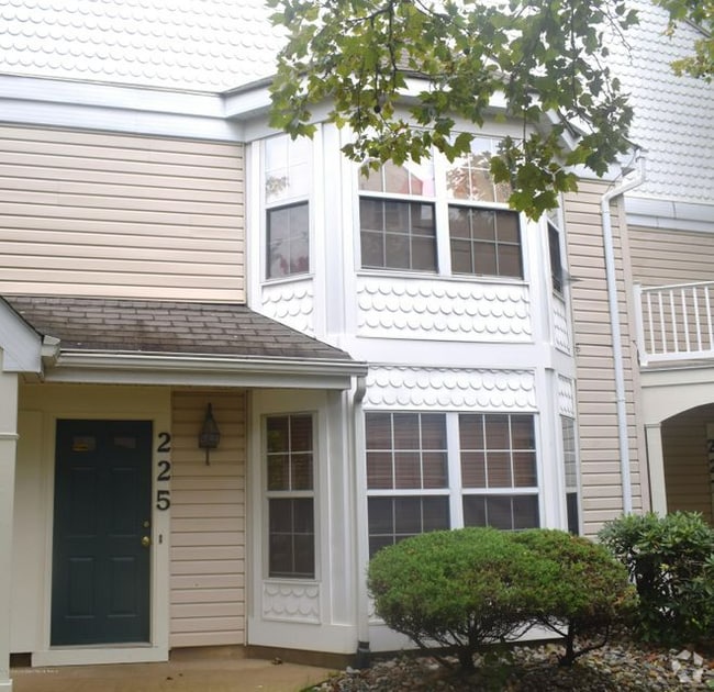 Building Photo - 225 Tulip Ln