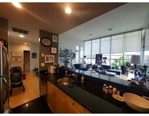 Foto del edificio - 490 Harrison Ave