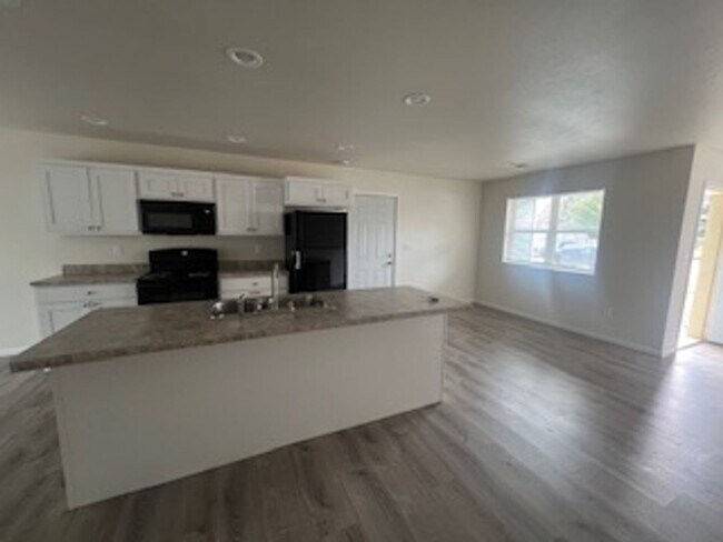 Foto del edificio - 3 Bedroom Duplex