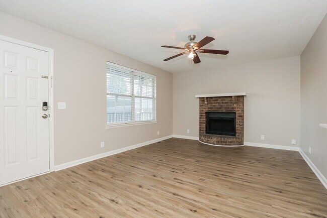 Foto del edificio - 701 Bayswater Cir