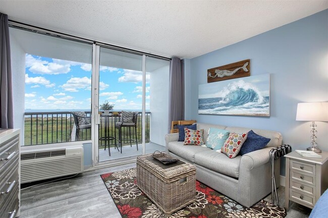 Building Photo - 415 E Beach Dr