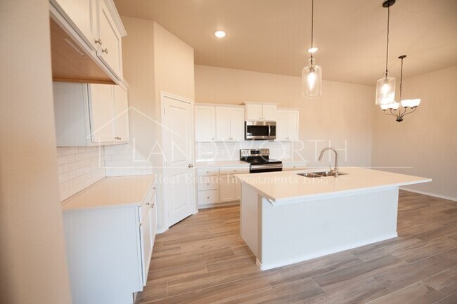 Foto del edificio - 3/2/2 Beautiful Townhome