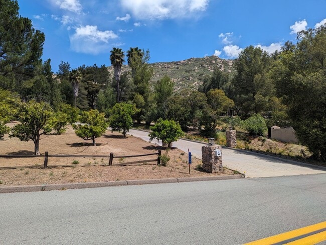 Building Photo - Luxury 5 Bedroom Home in Palo Verde Ranch
