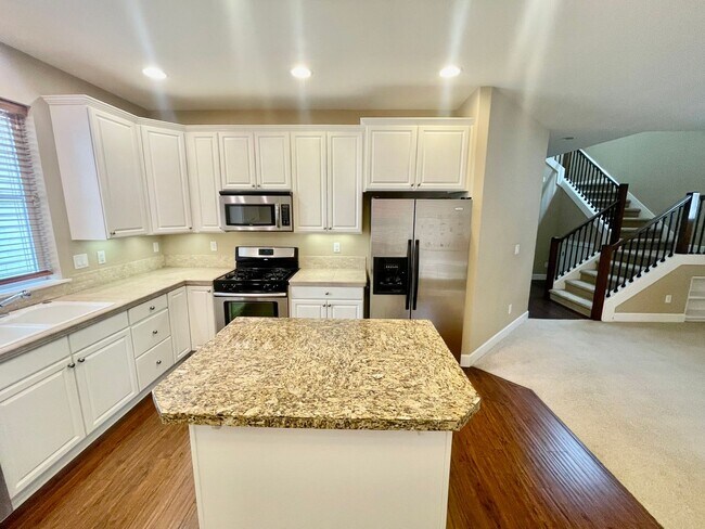 Building Photo - Well Appointed, Open Floor Plan 3-bedroom, 2.5-bathroom home in Beaverton