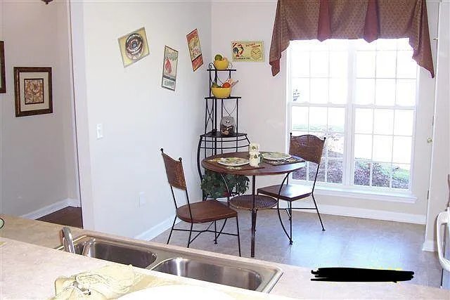Foto del edificio - 1 Twin Oaks Pl