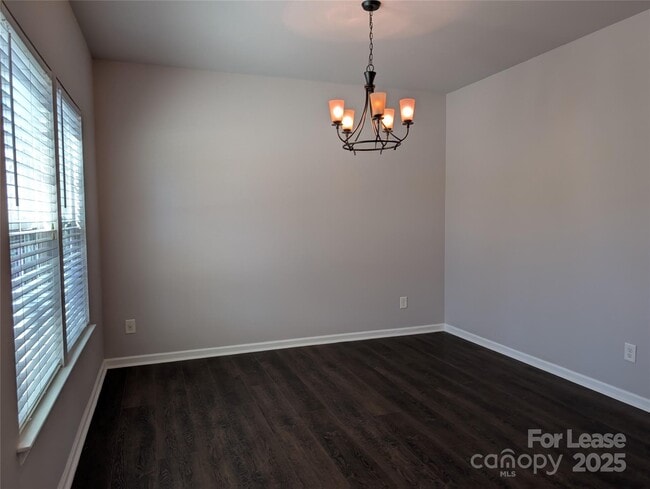 Foto del edificio - 4432 Roundwood Ct