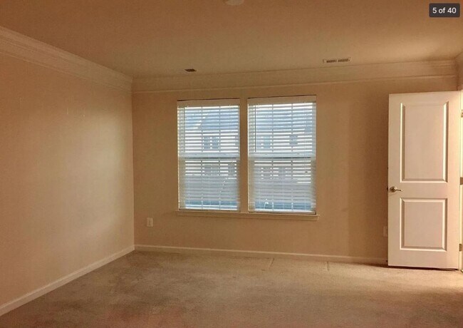 Foto del edificio - Large Townhome in Wormans Mill!