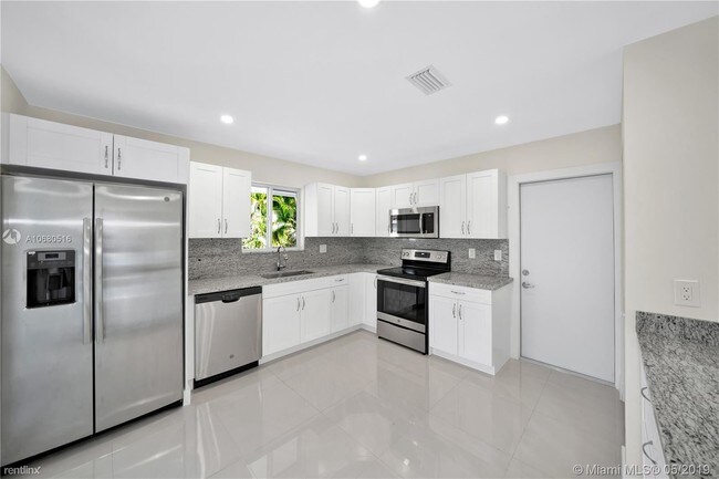 Foto del edificio - 3 br, 2 bath House - 5510 S Le Jeune Rd # B