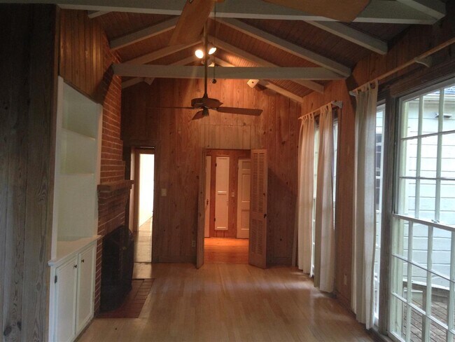 Building Photo - 4002 Kings Hwy