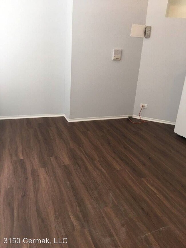 Foto del edificio - 3150 W Cermak Rd