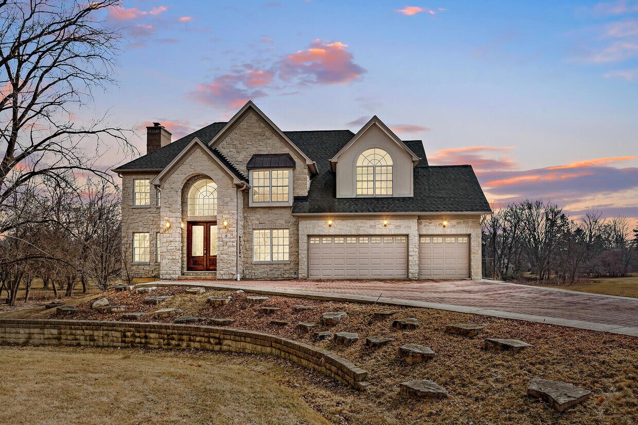Primary Photo - 8 Orchard Ln