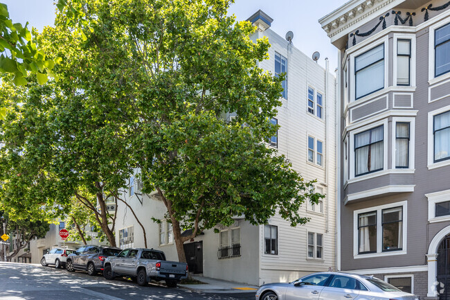 Alt. Afuera - 1653 Grant Ave
