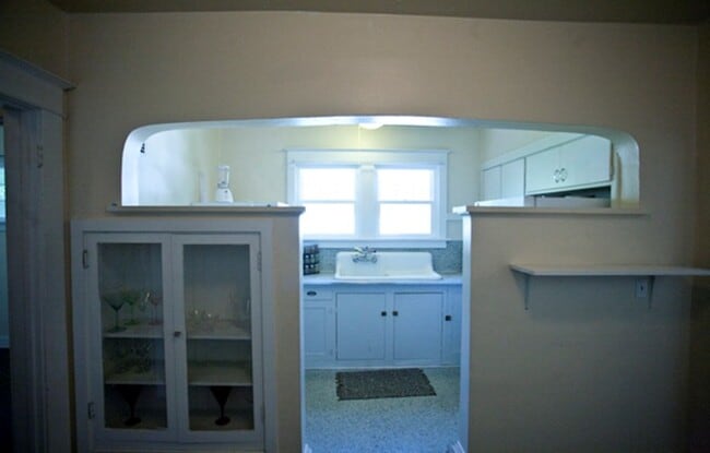 Maple St #5 - Kitchen - Slocum Apartments