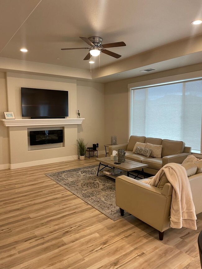 Building Photo - Beautiful 3 Bedroom Home