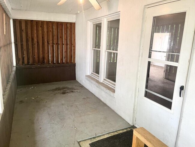 Building Photo - 1310 Hillcrest Ct