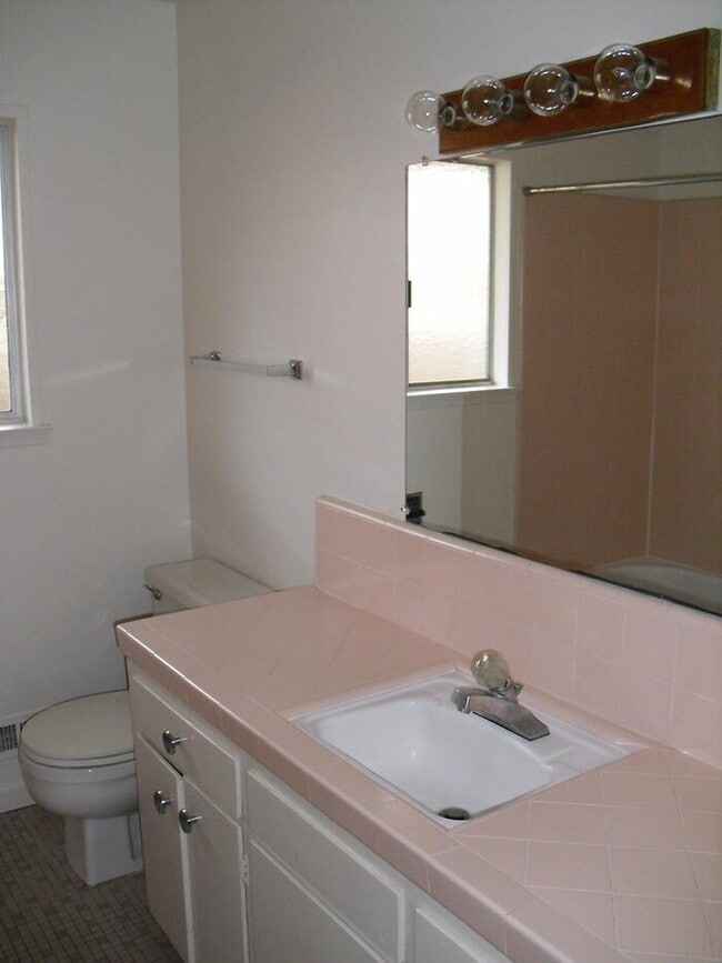 Building Photo - Charming 2-Bedroom Duplex for Rent in Citr...