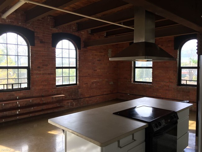 Foto del edificio - 6533 E Jefferson Ave