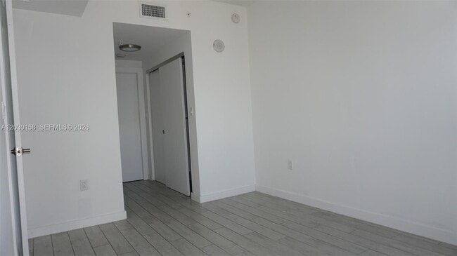 Building Photo - 321 NE 26th St