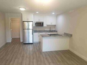 Building Photo - 1404 E Renfro St