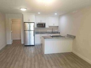 Building Photo - 1404 E Renfro St