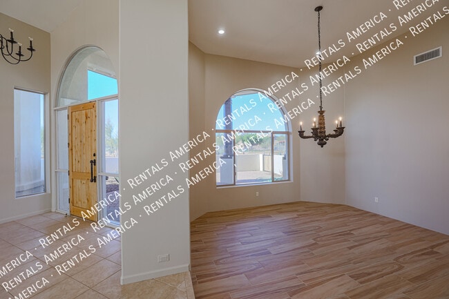 Building Photo - 14731 E Dixileta Dr