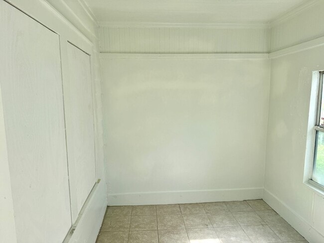 Building Photo - Affordable 2/1 located in St. Pete!