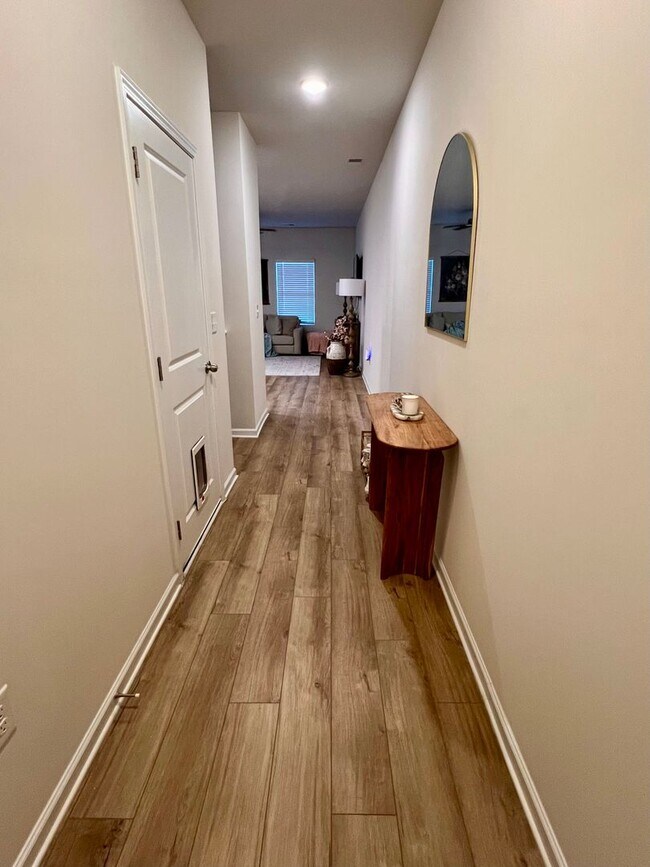 Photo - 3 Bedroom Townhome in Oakwood!