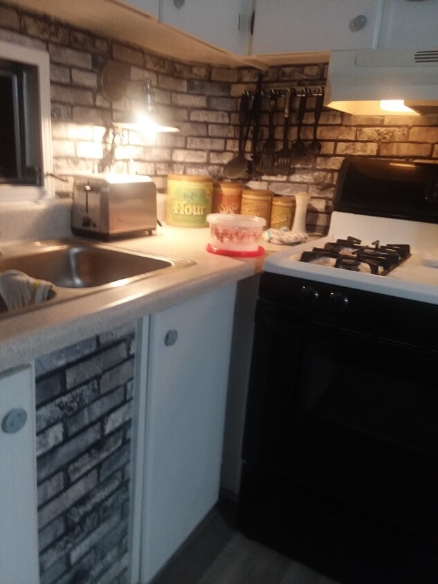 newer kitchen! - 30424 Francis St