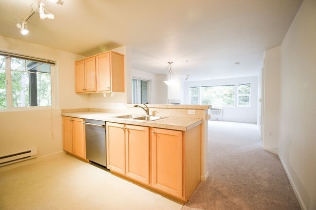 Foto del edificio - Beautiful 2 BR 2 BA Condo! Beautifully Updated! W/S/G is included.