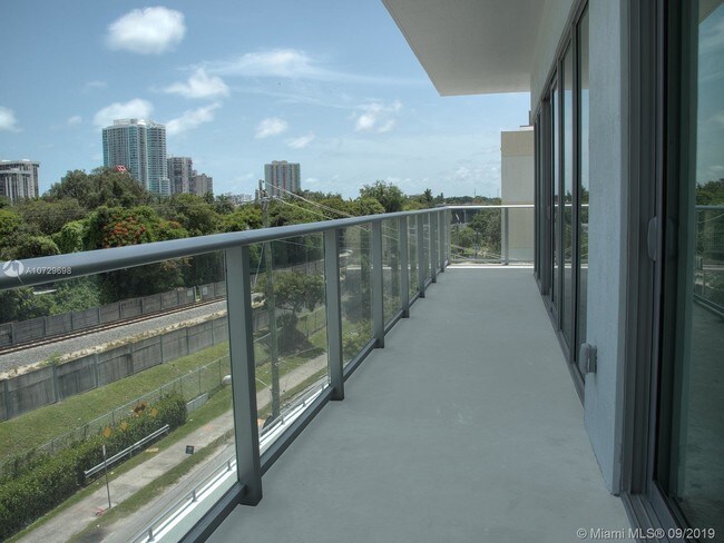 Building Photo - 1600 SW 1st Ave