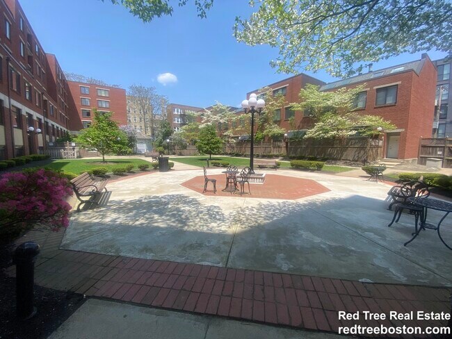 Foto del edificio - 85 Brainerd Rd