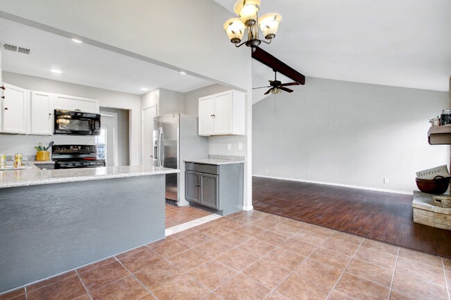 Building Photo - 7535 Lincoln Village Dr