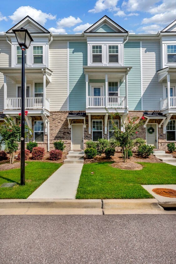 Foto principal - The Marshes at Cooper River Townhomes