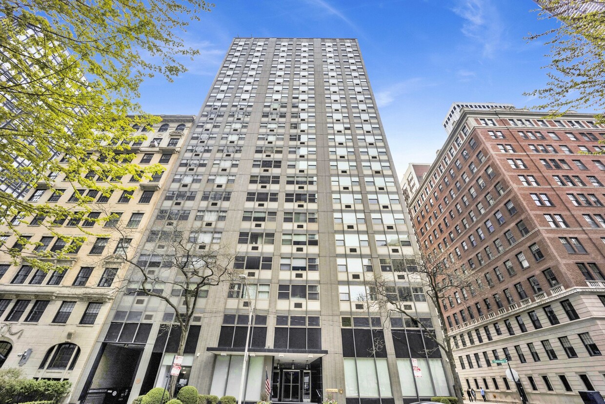 Primary Photo - 253 E Delaware Pl