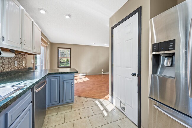 Building Photo - 52 Ford Ln