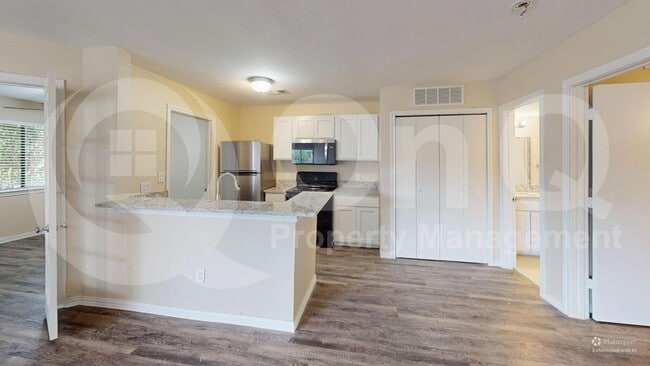 Building Photo - 9837 Walnut St