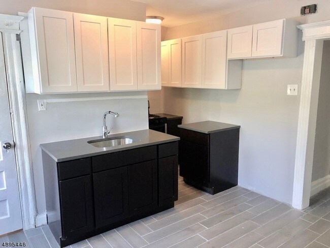 Foto del edificio - 18 Columbia Ave