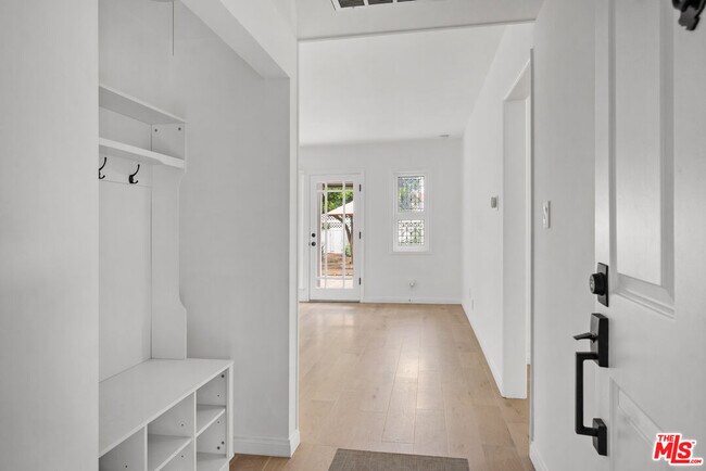 Foto del edificio - 15915 Wyandotte St