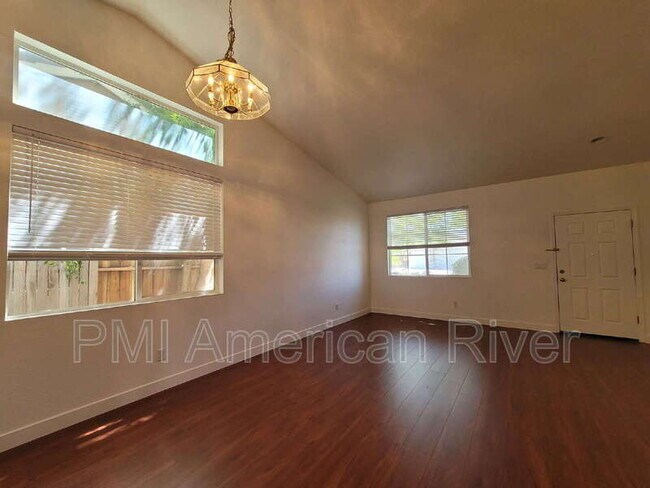 Foto del edificio - 1375 Pintail Way