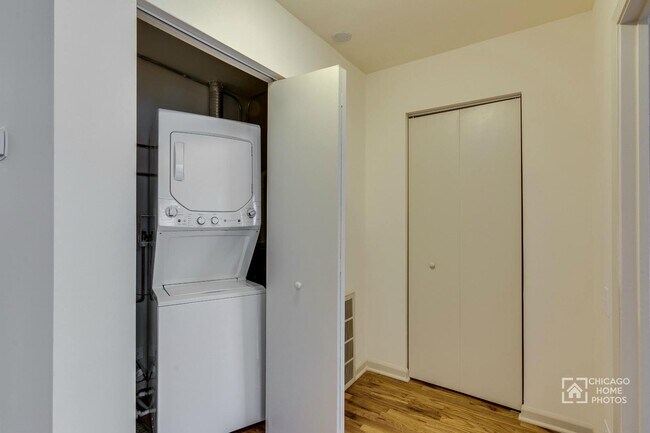 Building Photo - 4654 N Malden St