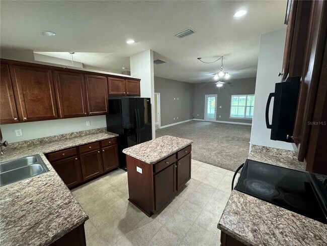 Building Photo - 33813 Emerald Pond Loop