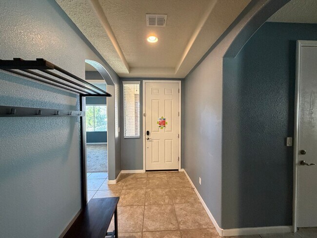 Foto del edificio - 4 Bedroom Single Story Home Available Near Golf Course Rd & Southern Blvd!
