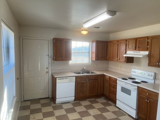 Building Photo - 350 S Davis St