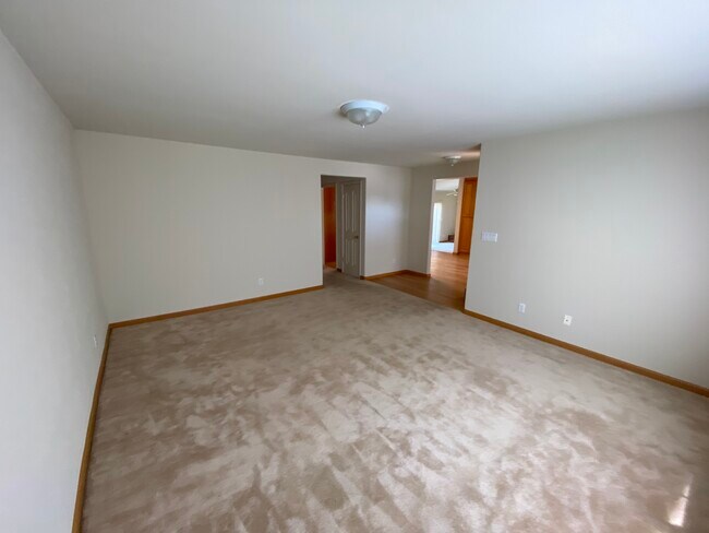 Building Photo - 5041 Hyde Park Dr