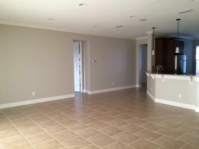 Building Photo - 2860 N Pointe Blvd
