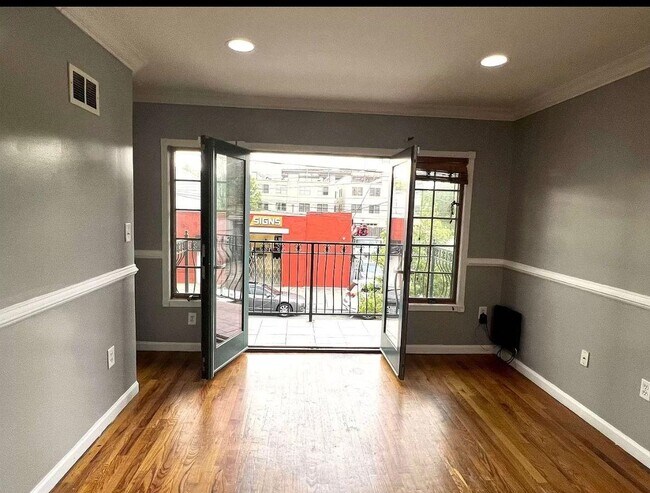Foto del edificio - 138 Logan Ave
