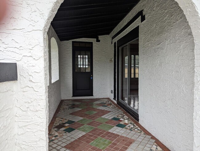 Building Photo - Spanish style home circa 1926.