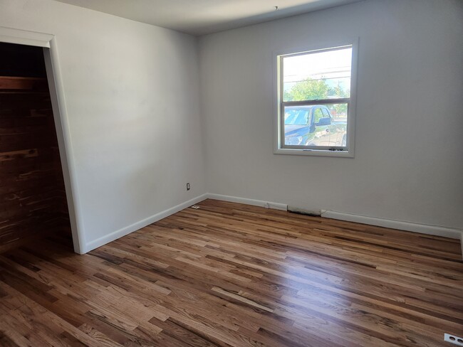 Foto del edificio - 312 E 3rd St